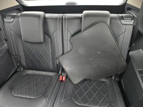 Used 2024 Volkswagen Atlas SEL Premium R-Line image 10