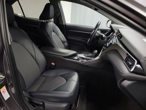 Used 2018 Toyota Camry SE w/ Convenience Package image 24