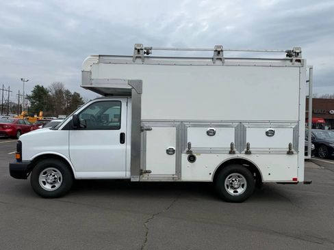 Used 2015 Chevrolet Express 3500 image 2