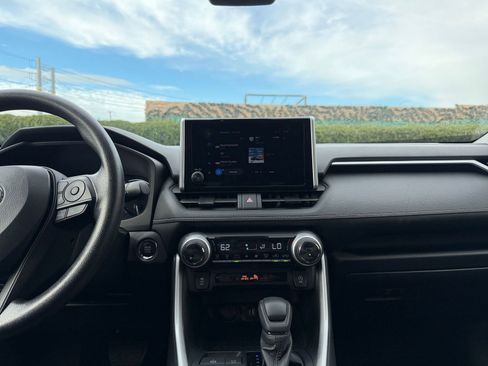 Used 2025 Toyota RAV4 XLE image 18