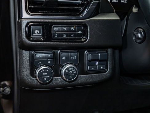 Used 2025 GMC Yukon AT4 w/ AT4 Premium Plus Package image 19