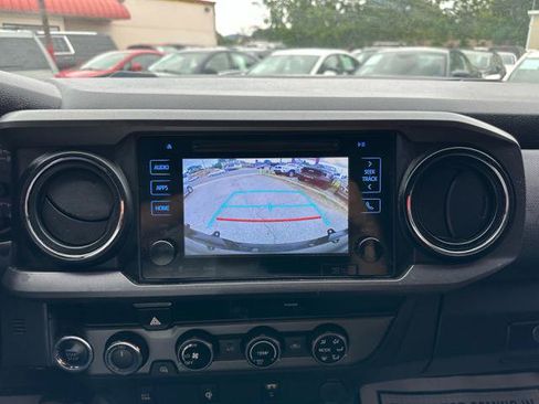Used 2017 Toyota Tacoma TRD Sport AWD/4WD image 22