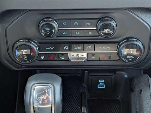 Used 2025 Ford Bronco Outer Banks w/ Sasquatch Package image 27