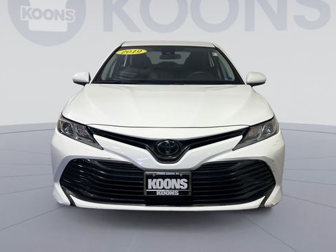 Used 2019 Toyota Camry LE FWD image 7