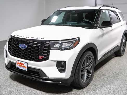 Used 2025 Ford Explorer ST AWD/4WD image 34