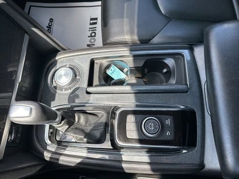 Used 2022 Nissan Armada SV image 45