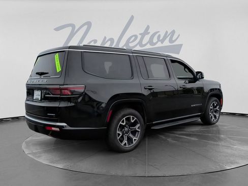 Used 2023 Jeep Wagoneer Series III w/ Preferred Equipment Group AWD/4WD image 6