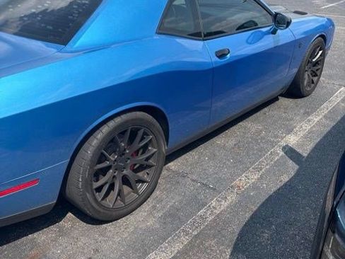 Used 2016 Dodge Challenger SRT Hellcat RWD image 14