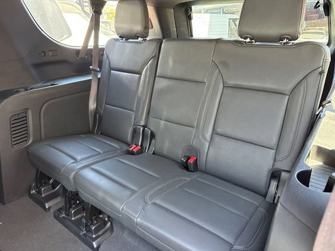 Used 2024 Chevrolet Suburban Z71 w/ Z71 Off-Road Package AWD/4WD image 4