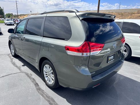 Used 2011 Toyota Sienna XLE FWD image 4