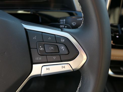 Used 2024 Volkswagen Atlas Cross Sport SE image 15