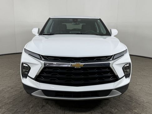 Used 2025 Chevrolet Blazer LT AWD/4WD image 2