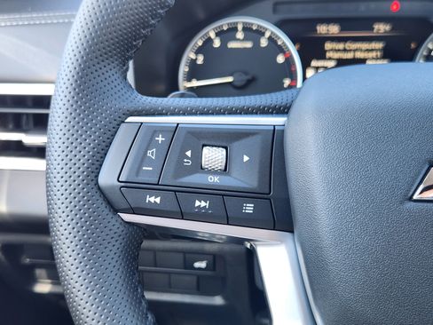 New 2025 Mitsubishi Outlander SE image 17