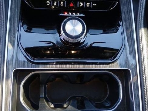 Used 2022 Jeep Wagoneer Series III w/ Flexible Seating Group image 20