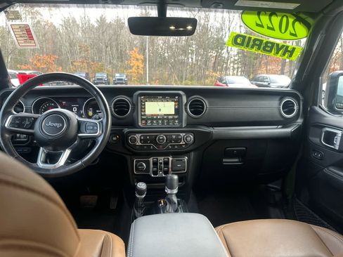 Used 2022 Jeep Wrangler Unlimited Sahara w/ Cold Weather Group image 27