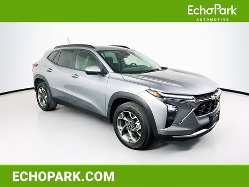 Used 2025 Chevrolet Trax LT w/ LT Convenience Package image 1