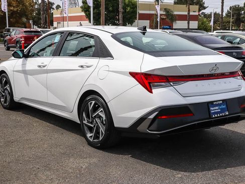 Used 2025 Hyundai Elantra Limited FWD image 9