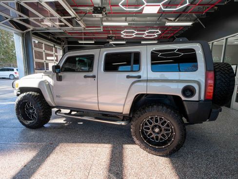 Used 2006 HUMMER H3 image 2