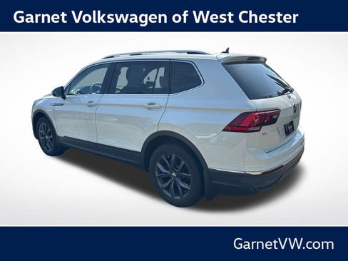 Used 2023 Volkswagen Tiguan SE w/ Panoramic Sunroof Package AWD/4WD image 3