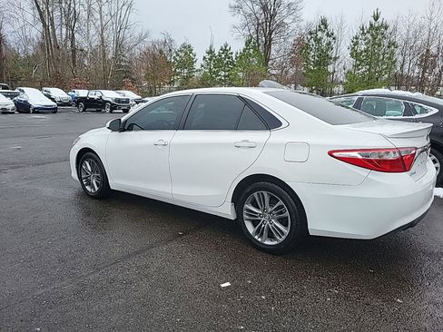 Used 2017 Toyota Camry SE image 4
