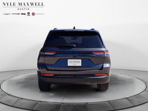 New 2025 Jeep Grand Cherokee Altitude image 15