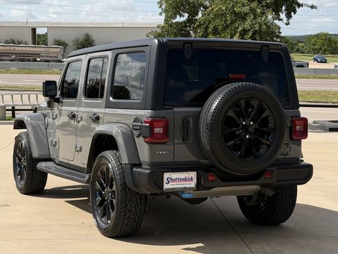 Used 2023 Jeep Wrangler Unlimited Sahara AWD/4WD image 4