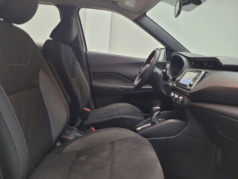 Used 2020 Nissan Kicks S image 21