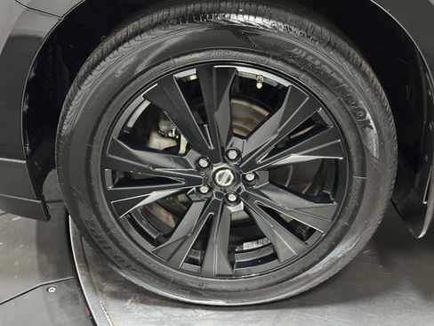 Used 2018 Nissan Pathfinder SL w/ Midnight Edition Package image 18