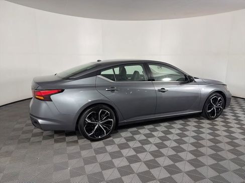 Used 2024 Nissan Altima 2.5 SR FWD image 7
