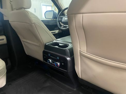 Used 2022 Ford Expedition Max Platinum AWD/4WD image 36