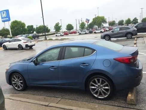 Used 2018 MAZDA MAZDA3 Touring FWD image 1
