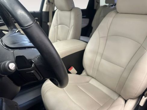 Used 2023 Buick Enclave Essence w/ Sport Touring Edition FWD image 9