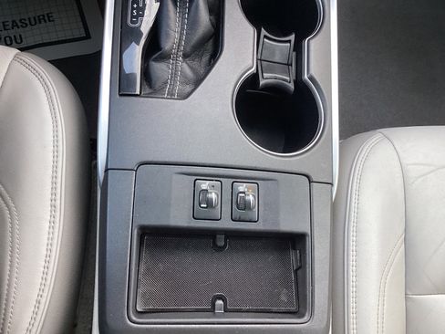 Certified 2016 Toyota Camry XLE image 31