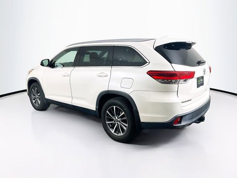 Used 2019 Toyota Highlander XLE AWD/4WD image 5