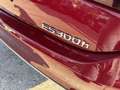 Used 2025 Lexus ES 300h w/ Premium Package FWD image 25