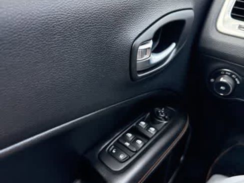 Used 2018 Jeep Compass Latitude w/ Cold Weather Group AWD/4WD image 18