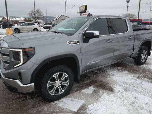 New 2026 GMC Sierra 1500 SLE image 4