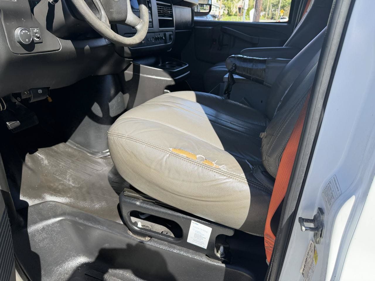 Used 2017 Chevrolet Express 2500 RWD image 13