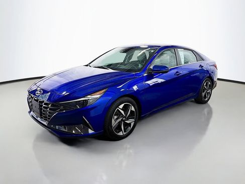 Used 2023 Hyundai Elantra Limited w/ Preferred Accessory Package FWD image 5
