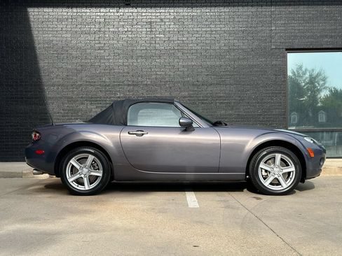 Used 2006 MAZDA MX-5 Miata Touring RWD image 11