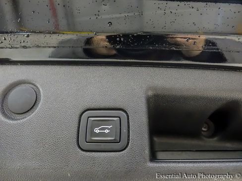 Used 2020 Chevrolet Equinox LT w/ Midnight Edition image 23