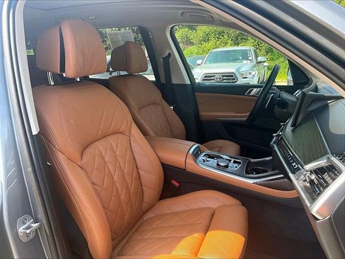 Used 2024 BMW X7 xDrive40i w/ Premium Package AWD/4WD image 11