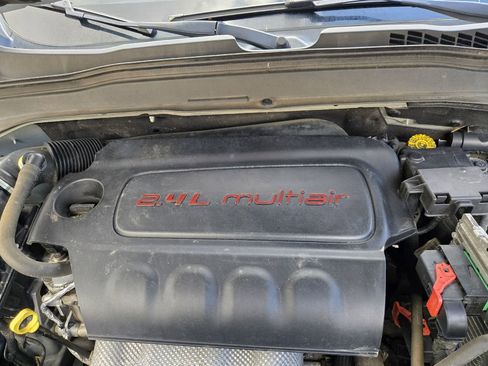 Used 2017 Jeep Renegade Latitude w/ Cold Weather Group AWD/4WD image 28