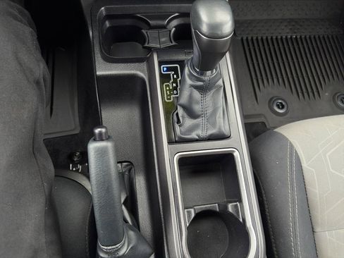 Used 2022 Toyota Tacoma TRD Sport image 18