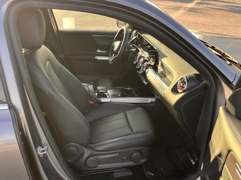 Used 2022 Mercedes-Benz EQB 350 4MATIC image 8