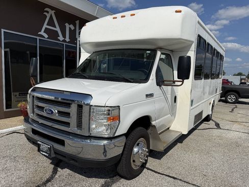 Used 2016 Ford E-450 and Econoline 450 Super Duty w/ Shuttle Bus Prep Package RWD image 1