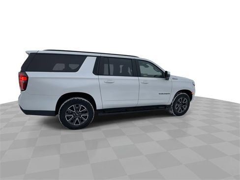 Certified 2024 Chevrolet Suburban Z71 w/ Luxury Package image 9