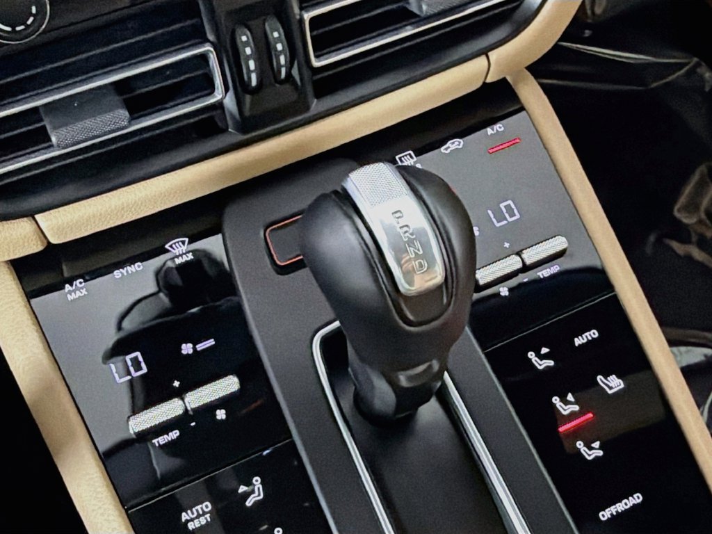Used 2023 Porsche Macan S AWD/4WD image 17