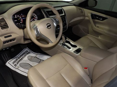 Used 2017 Nissan Altima 2.5 SL w/ Moonroof Package image 10