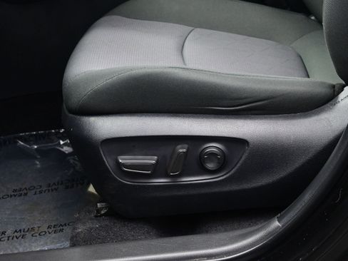 Used 2025 Toyota RAV4 XLE AWD/4WD image 11
